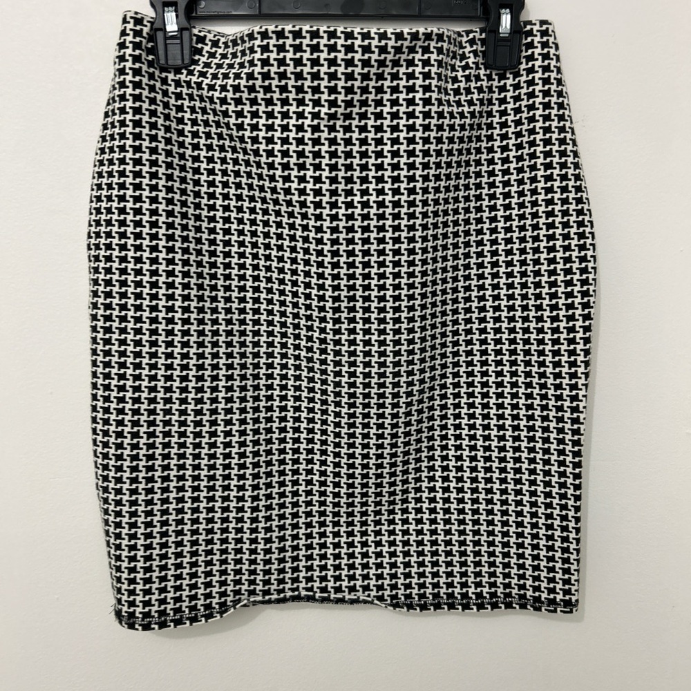 Old Navy Black and White Houndstooth Stretchy Pencil Mini Skirt Size M Career